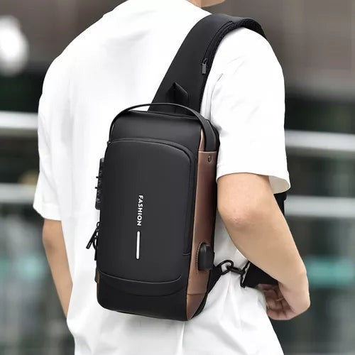 Mochila antirrobo usada como bolso de pecho